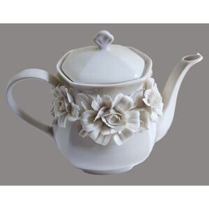TEAPOT-I. Godinger & Co.-Cream Color-Porcelain-Molded Flowers-Holds 4 cups